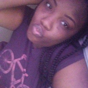 Meet your Posher, Nia